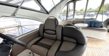 Luxury-yachts-specialist-Fairline-43-19