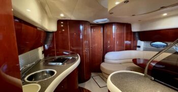 Luxury-yachts-specialist-Fairline-43-33