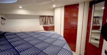Luxury-yachts-specialist-Fairline-43-38