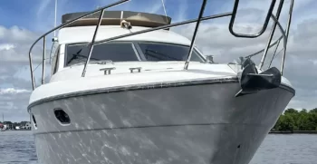 Luxury-Yachts-Specialist 14 47 43