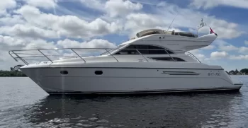 Luxury-Yachts-Specialist 14 47 55