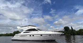 Luxury-Yachts-Specialist 14 48 42